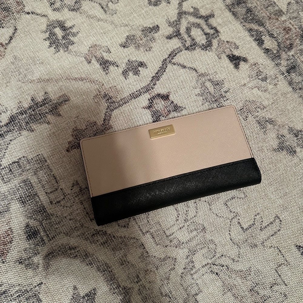 Kate Spade wallet. Never used.